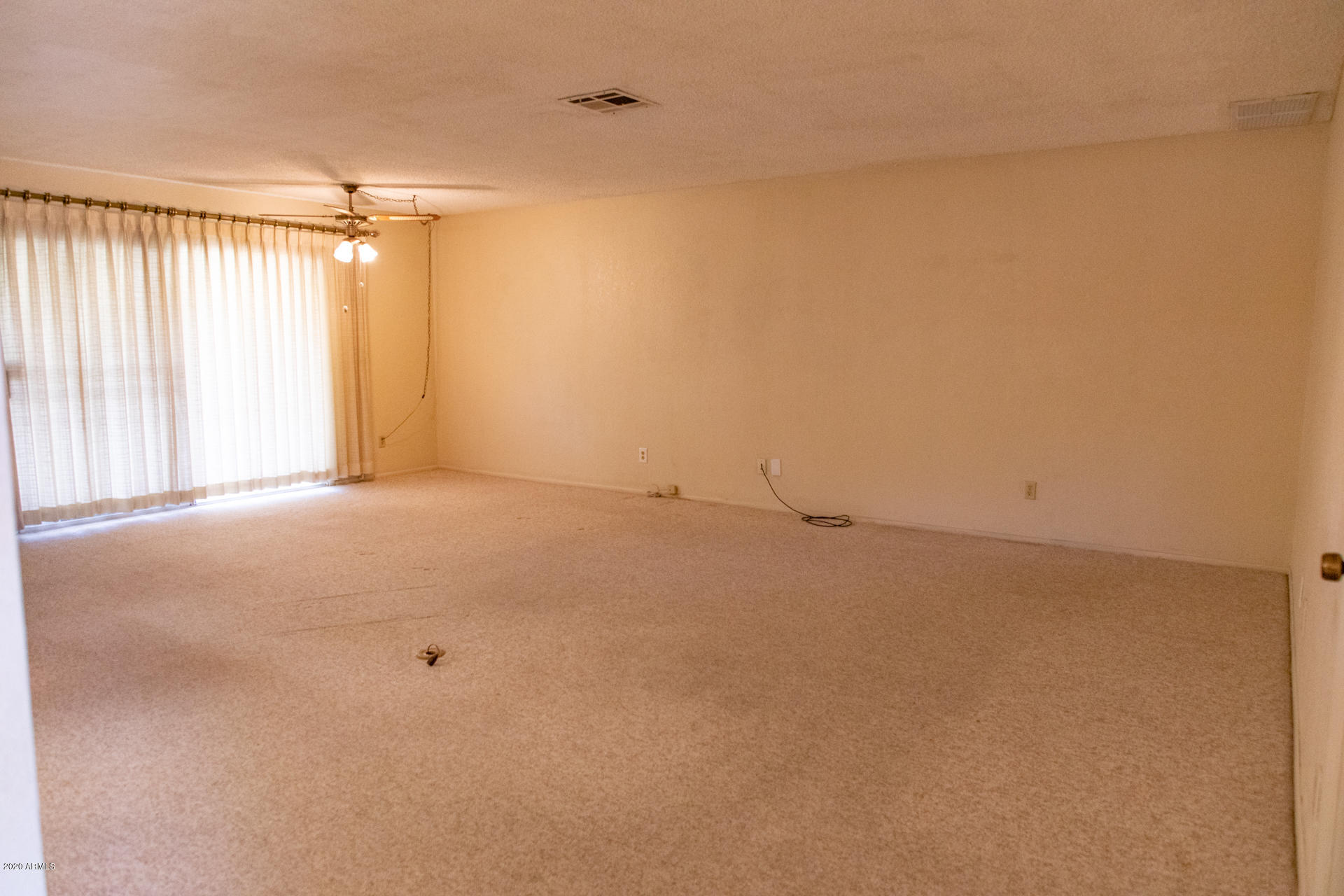 3040 West Phelps Road Phoenix, AZ 85053 - Photo 8 of 21 Great Room