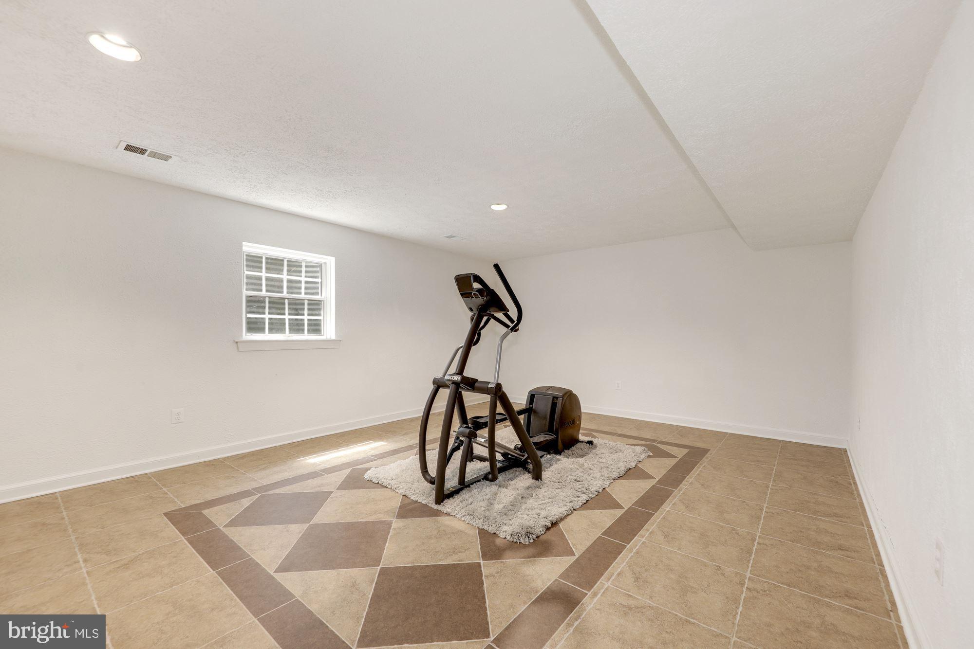 9809 Hall Road Potomac, MD 20854 - Photo 38 of 43 Gallery Image 38