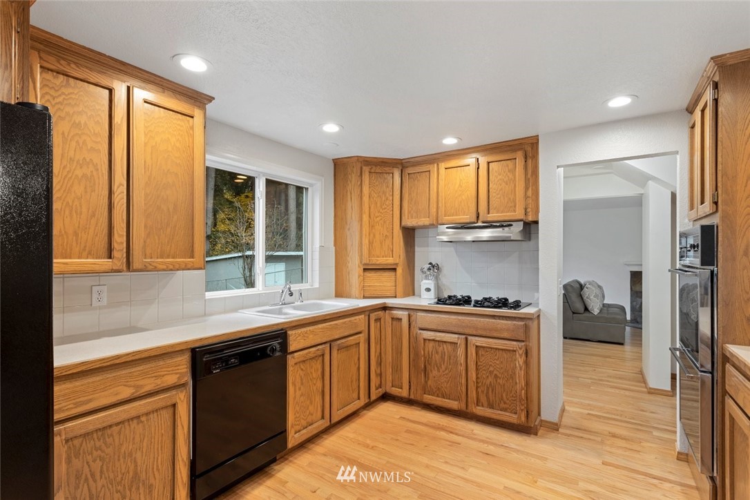 426 158th Street Southeast Bothell, WA 98012 - Photo 10 of 26