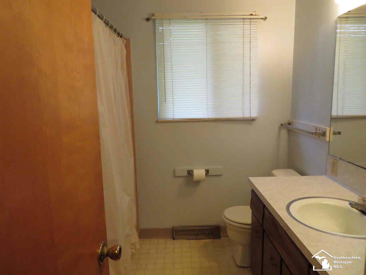 1733 Sandy Creek Road Monroe, MI 48162 - Photo 7 of 16 20451311-6.JPG
