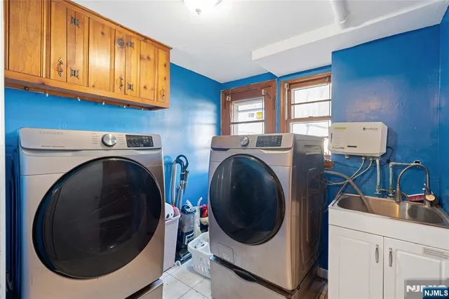 $650,000 | 36 North Vivyen Street, Bergenfield, NJ 07621