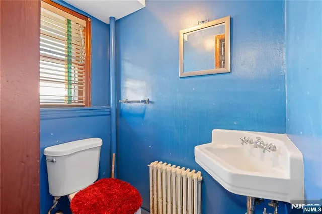 $650,000 | 36 North Vivyen Street, Bergenfield, NJ 07621