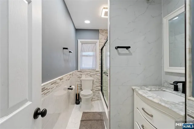 $650,000 | 36 North Vivyen Street, Bergenfield, NJ 07621