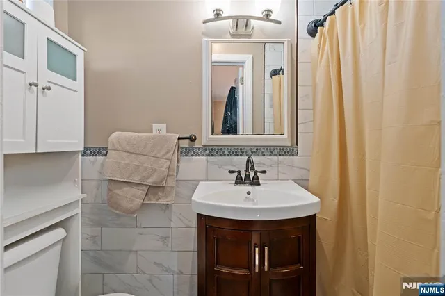 $650,000 | 36 North Vivyen Street, Bergenfield, NJ 07621