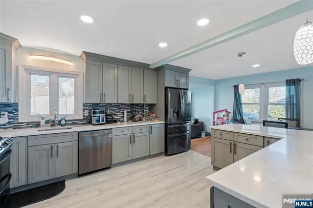 $650,000 | 36 North Vivyen Street, Bergenfield, NJ 07621