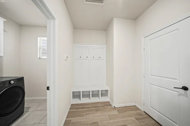 a view of a livingroom with washer and dryer
