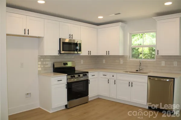 $2,000 | 562 West Park Avenue, Unit A, Mooresville, NC 28115