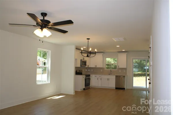 $2,000 | 562 West Park Avenue, Unit A, Mooresville, NC 28115