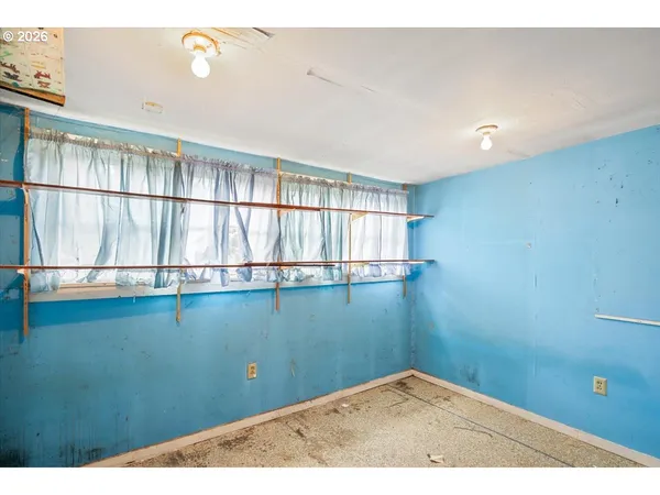 $165,000 | 606 Northwest Nichol Avenue, Myrtle Creek, OR 97457