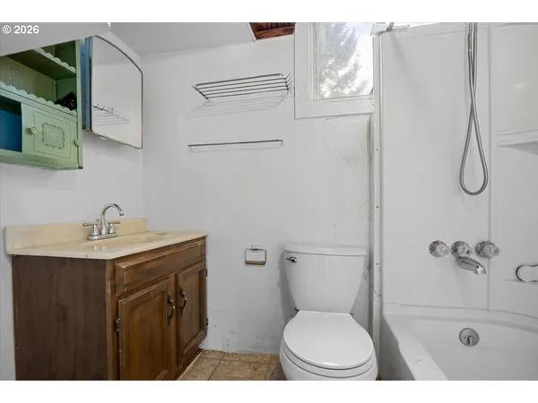 $165,000 | 606 Northwest Nichol Avenue, Myrtle Creek, OR 97457