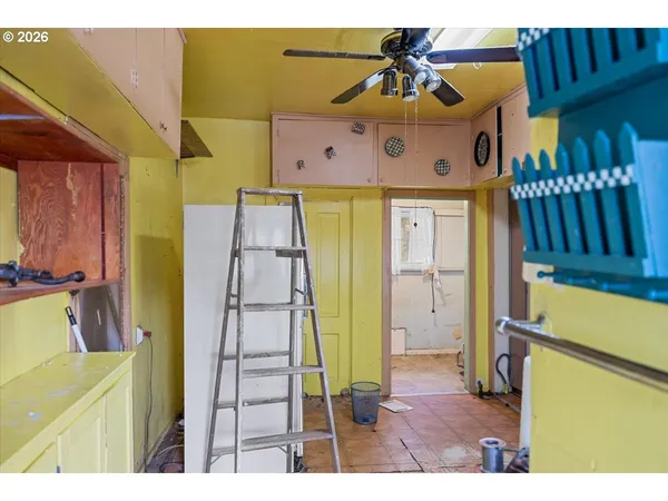 $165,000 | 606 Northwest Nichol Avenue, Myrtle Creek, OR 97457