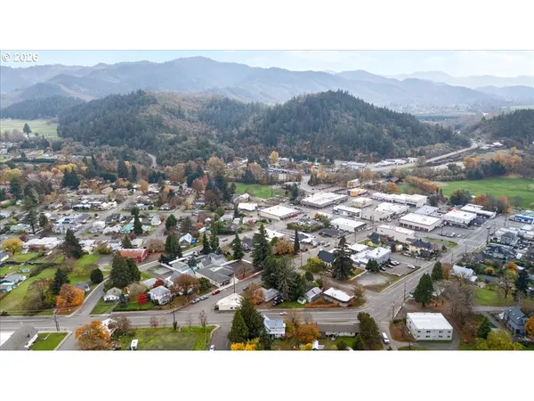 $165,000 | 606 Northwest Nichol Avenue, Myrtle Creek, OR 97457