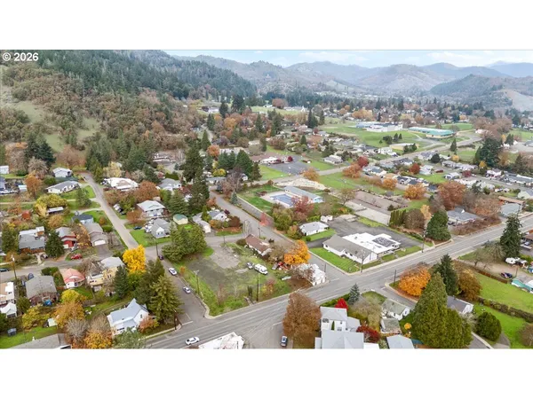 $165,000 | 606 Northwest Nichol Avenue, Myrtle Creek, OR 97457