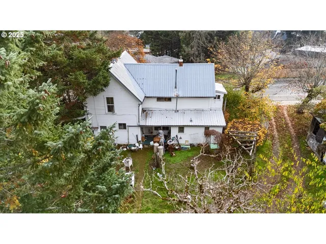 $225,000 | 606 Northwest Nichol Avenue, Myrtle Creek, OR 97457