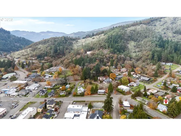 $165,000 | 606 Northwest Nichol Avenue, Myrtle Creek, OR 97457