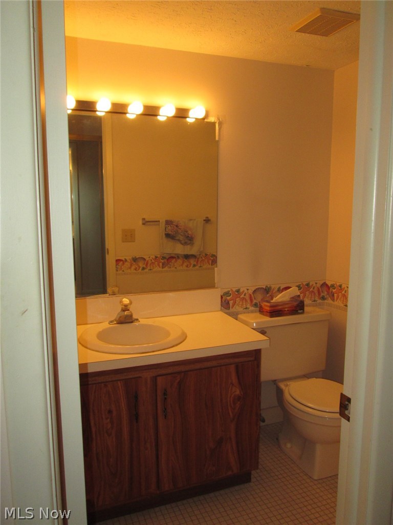 22958 Maple Ridge Road, Unit 208 North Olmsted, OH 44070 - Photo 15 of 35 Main bedroom with its own full bathroom.