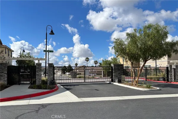 $680,000 | 15275 Ridge Lane, Unit 1, Fontana, CA 92336