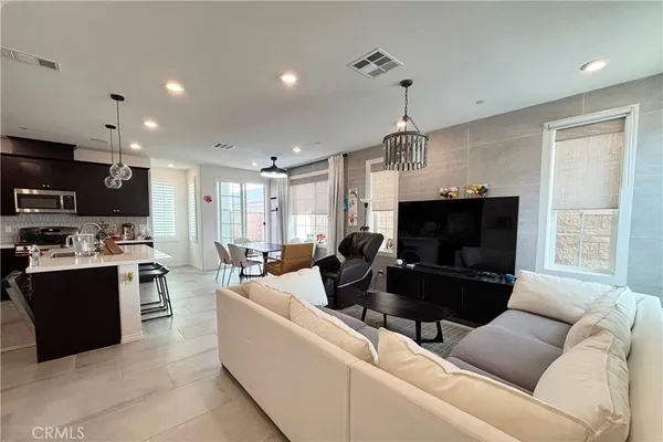 $680,000 | 15275 Ridge Lane, Unit 1, Fontana, CA 92336