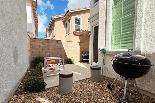 $680,000 | 15275 Ridge Lane, Unit 1, Fontana, CA 92336