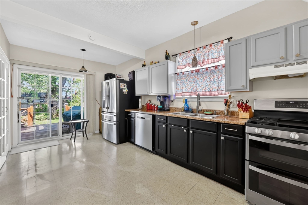 14 Herman Street Springfield, MA 01108 - Photo 17 of 42