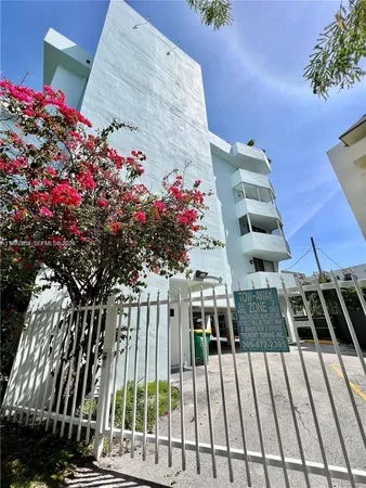 $1,800 | 1990 Marseille Drive, Unit 303, Miami Beach, FL 33141