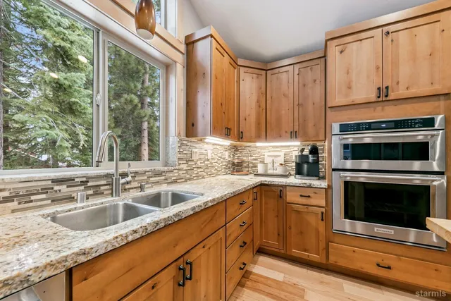 $1,316,000 | 1658 Crystal Air Drive, South Lake Tahoe, CA 96150