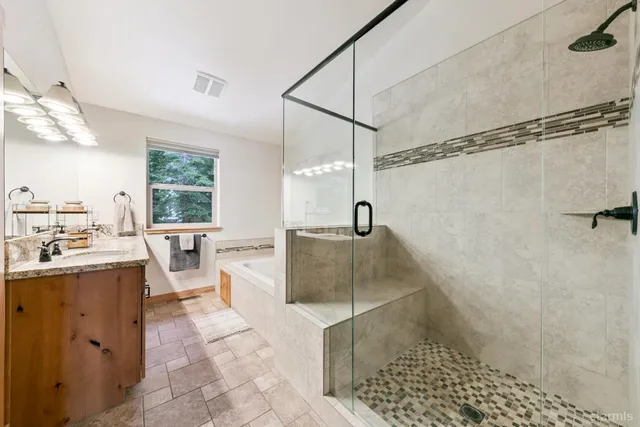 $1,316,000 | 1658 Crystal Air Drive, South Lake Tahoe, CA 96150