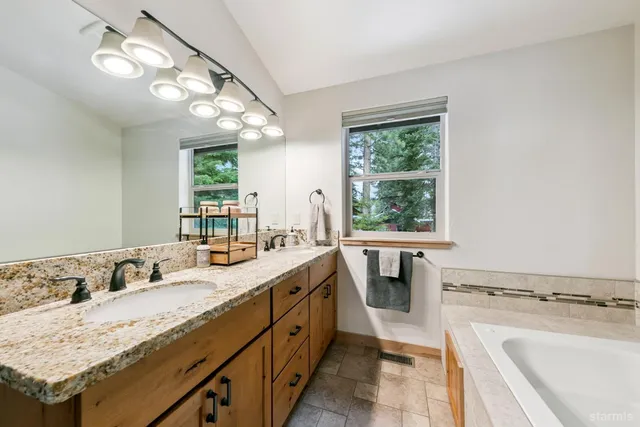 $1,316,000 | 1658 Crystal Air Drive, South Lake Tahoe, CA 96150