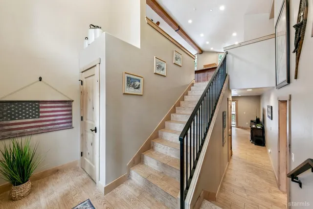 $1,316,000 | 1658 Crystal Air Drive, South Lake Tahoe, CA 96150