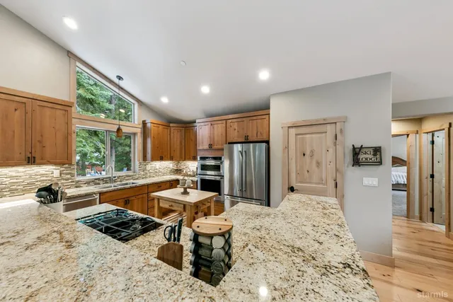 $1,316,000 | 1658 Crystal Air Drive, South Lake Tahoe, CA 96150
