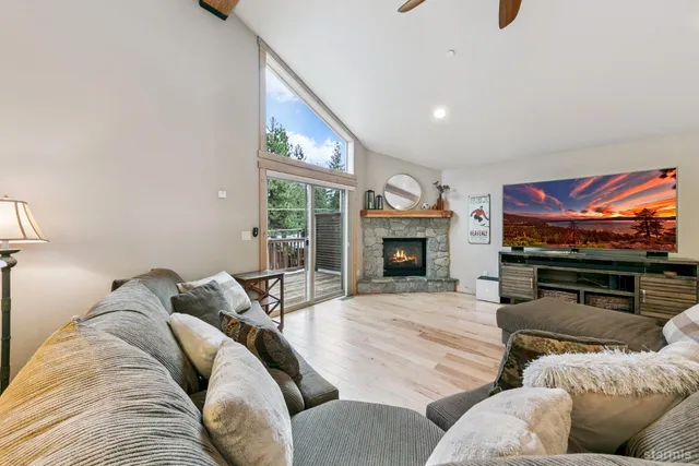 $1,316,000 | 1658 Crystal Air Drive, South Lake Tahoe, CA 96150