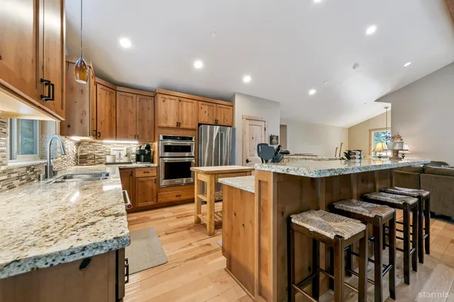 $1,316,000 | 1658 Crystal Air Drive, South Lake Tahoe, CA 96150