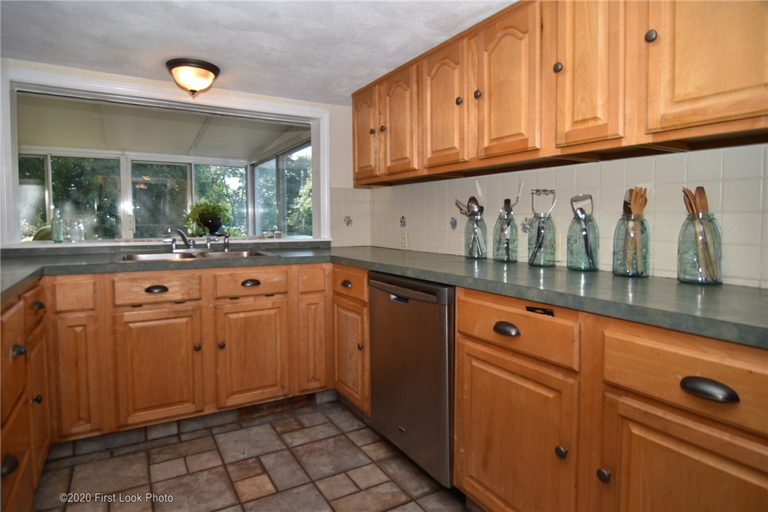 50 Austin Road Warwick, RI 02818 - Photo 17 of 32