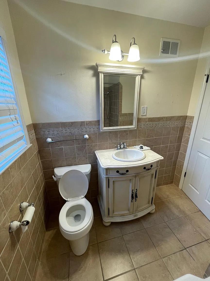 5568 Rich Road Memphis, TN 38120 - Photo 13 of 19 a bathroom with a toilet sink and mirror