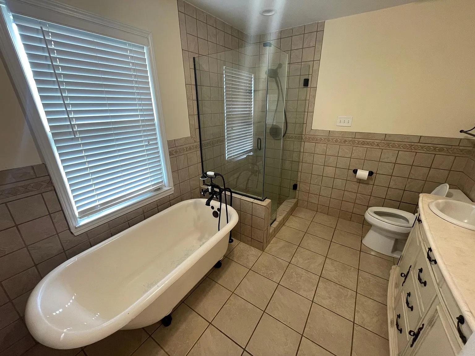 5568 Rich Road Memphis, TN 38120 - Photo 8 of 19 a bathroom with a bathtub and toilet