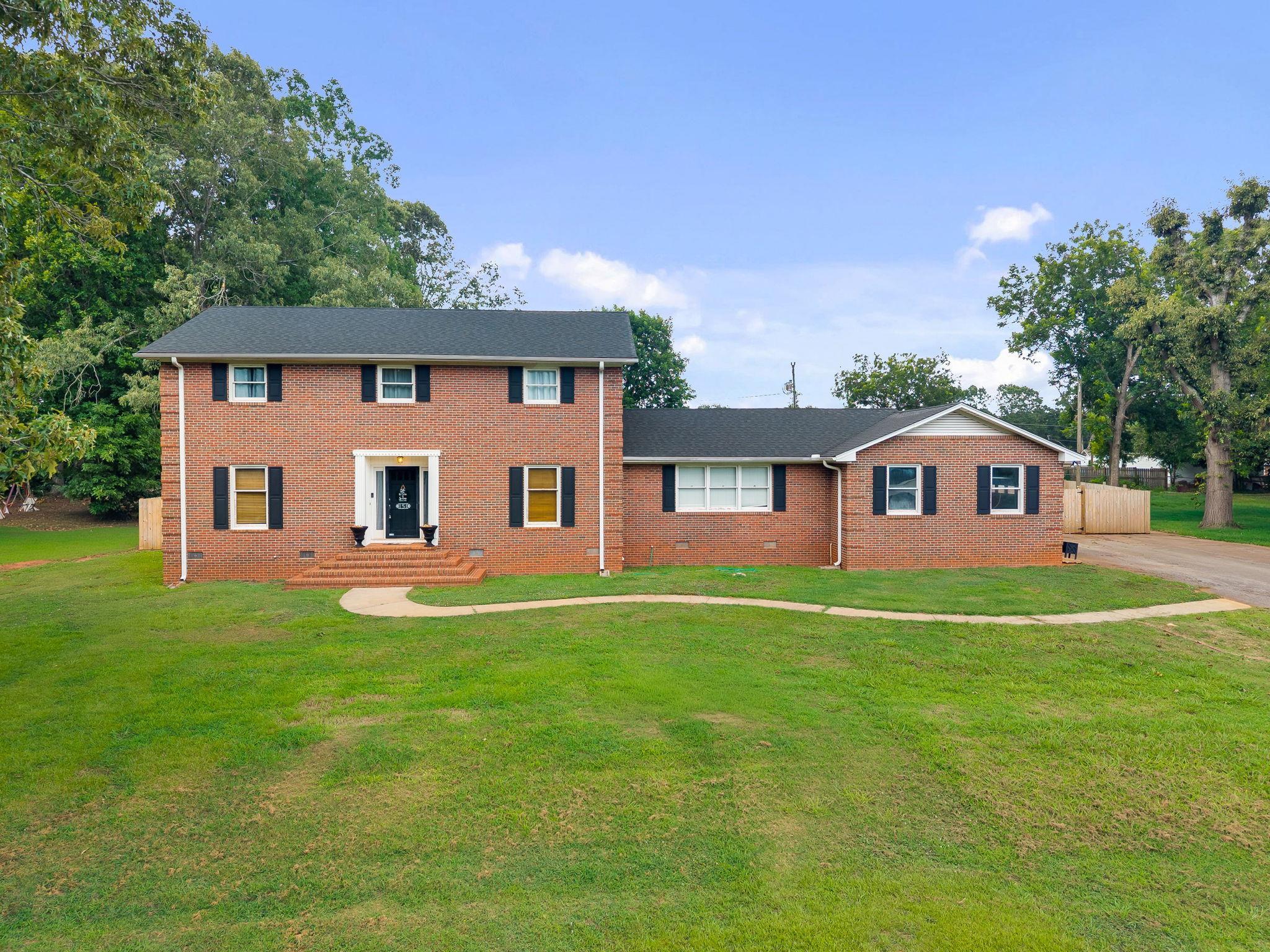 151 State Rd S-42-3307 Spartanburg, SC 29307 - Photo 1 of 32 Gallery Image 1