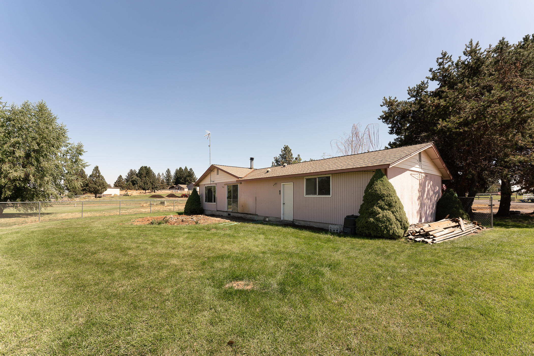21646 Old Red Road Bend, OR 97702 - Photo 19 of 22 GRF00555
