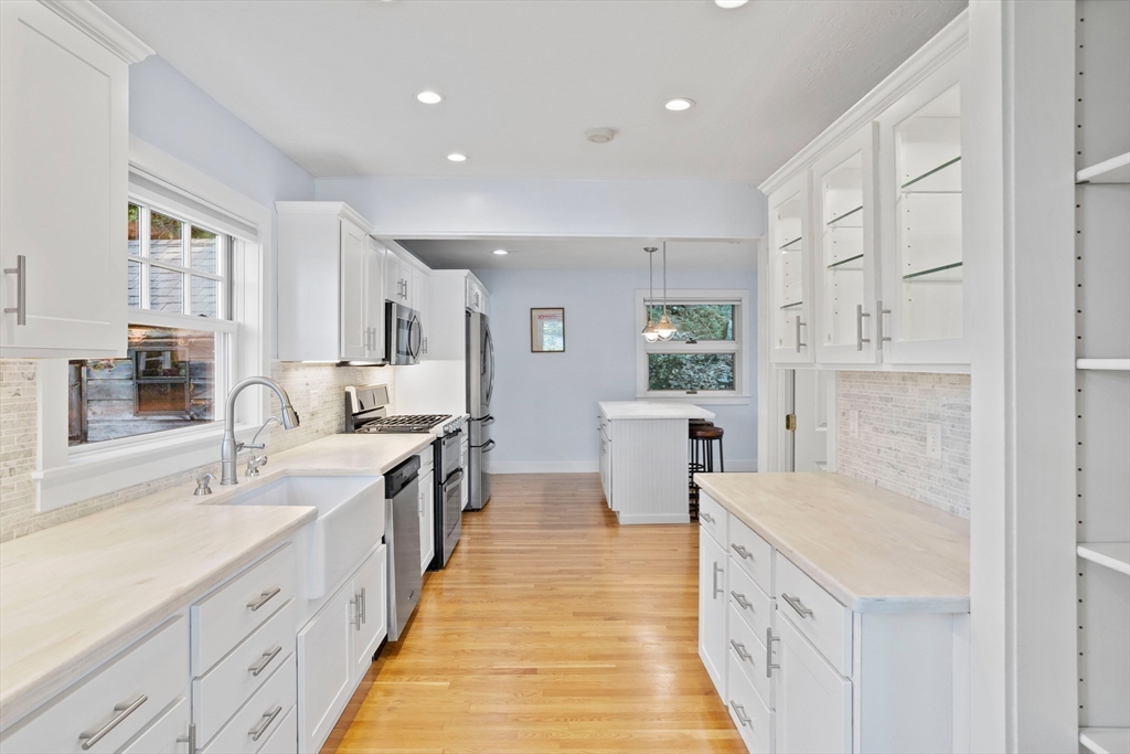 35 Keyes Road Westford, MA 01886 - Photo 12 of 37