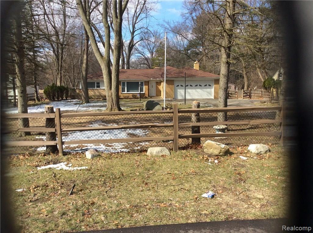 25281 Code Road Southfield, MI 48033 - Photo 1 of 53 IMG_0148.JPG