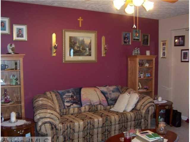 1020 Laurel Crest Road King, NC 27021 - Photo 2 of 9 Living Room.
