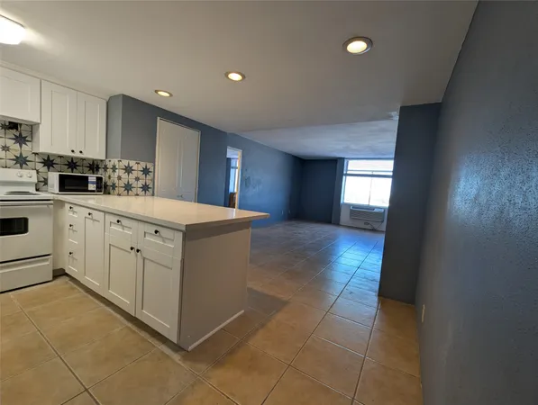 $1,300 | 7520 Hornwood Drive, Unit 402, Houston, TX 77036