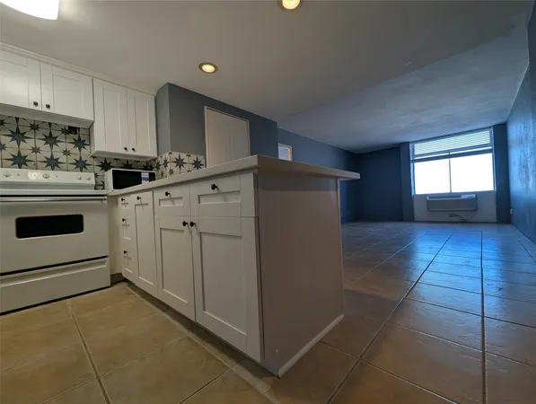 $1,300 | 7520 Hornwood Drive, Unit 402, Houston, TX 77036