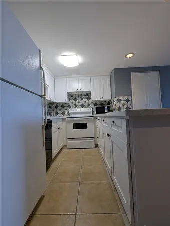 $1,300 | 7520 Hornwood Drive, Unit 402, Houston, TX 77036