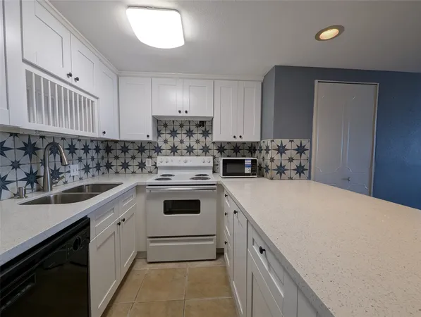 $1,300 | 7520 Hornwood Drive, Unit 402, Houston, TX 77036