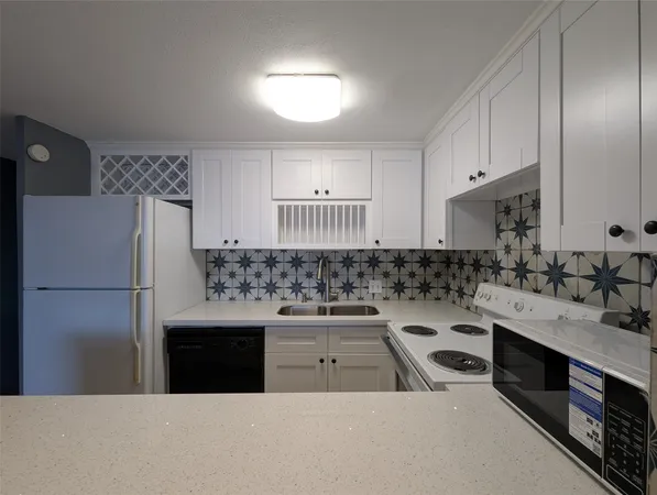 $1,300 | 7520 Hornwood Drive, Unit 402, Houston, TX 77036