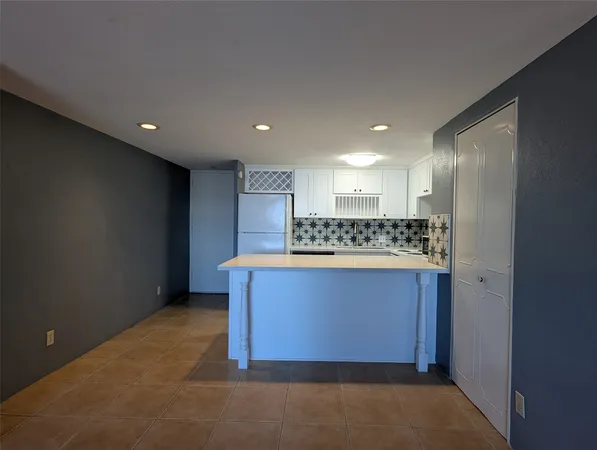 $1,300 | 7520 Hornwood Drive, Unit 402, Houston, TX 77036