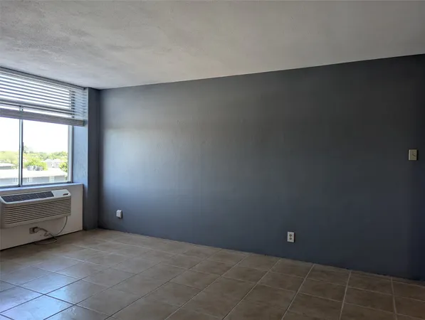 $1,300 | 7520 Hornwood Drive, Unit 402, Houston, TX 77036