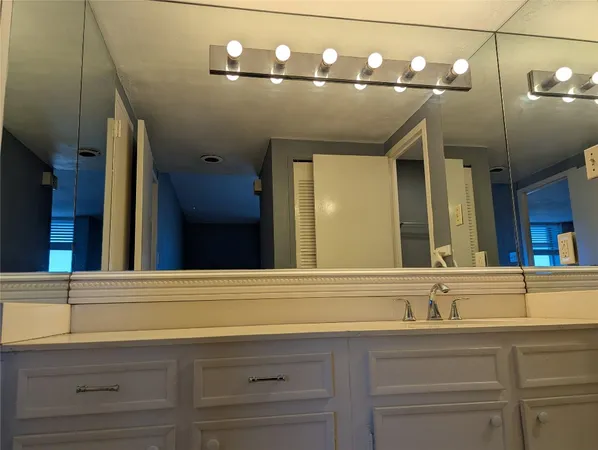 $1,300 | 7520 Hornwood Drive, Unit 402, Houston, TX 77036