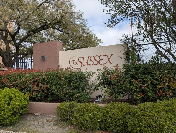 $1,300 | 7520 Hornwood Drive, Unit 402, Houston, TX 77036