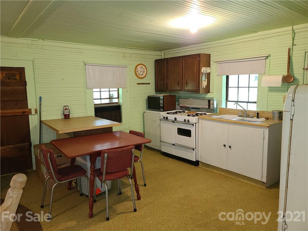 2680 Polk County Line Road Rutherfordton, NC 28139 - Photo 29 of 38 a kitchen that has a table and chairs in it